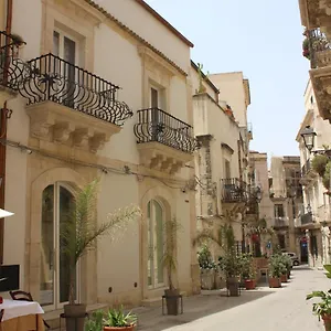 palazzo-san-martino-luxury-apartments.sicilyhotelsitaly.net/